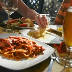 Gdzie dobrze zjeść w Radomiu? Odkryj najlepsze restauracje i smaki