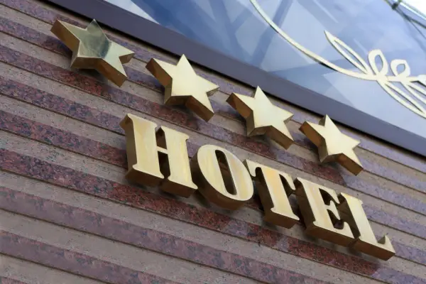 Ile gwiazdek może mieć hotel? Odkryj tajniki systemu ocen hotelowych